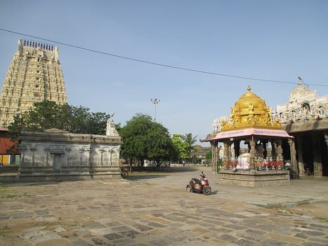 Nilathingal Thundam (Chandrasooda)